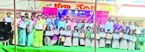 వైజ్ఞానిక ప్రదర్శనలతో సైన్స్‌పై ఆసక్తి 