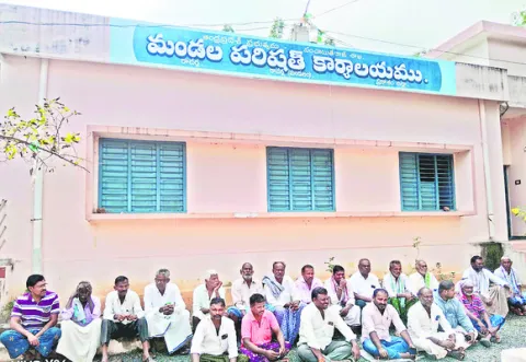 పనులు చేశాం..బిల్లులు ఇవ్వరా..? 