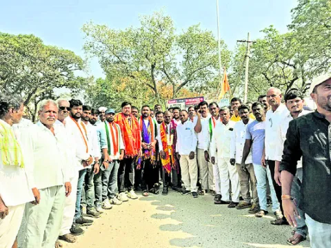 కొలువుదీరారు 