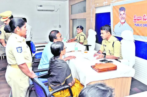 ఫిర్యాదుల పరిష్కారంపై ప్రత్యేక దృష్టి