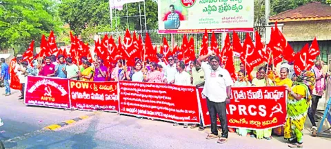 ఇళ్ల పట్టాలు మంజూరు చేయాలని డిమాండ్‌ 