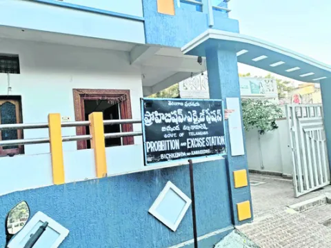 అద్దె భవనాల్లో కొనసాగుతున్న పలు కార్యాలయాలు