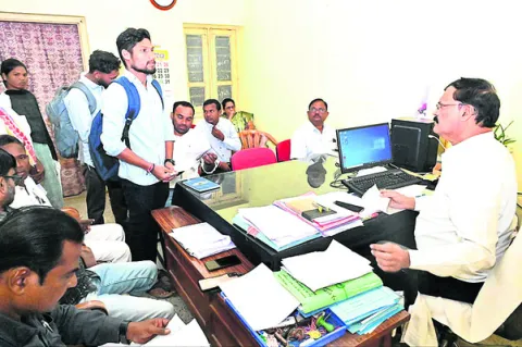 అర్జీలు త్వరగా పరిష్కరించాలి