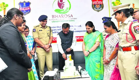 ● జిల్లా ప్రధాన న్యాయమూర్తి ఎస్‌.శివకుమార్‌