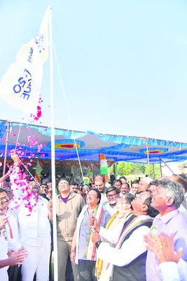 లీగ్‌లో నైపుణ్యాన్ని ప్రదర్శించాలి : మైనార్టీశాఖ మంత్రి