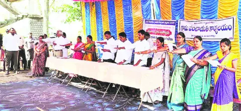 టెంటు సాక్షిగా ప్రమాణ స్వీకారం