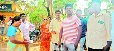 ప్రమాణస్వీకారానికి దూరంగా వార్డు సభ్యులు 
