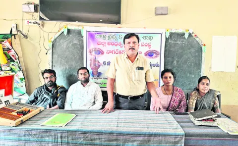 విద్యార్థుల్లో దృష్టిలోపాలు గుర్తించాలి 