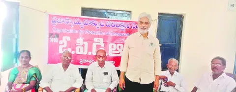 ప్రశ్నించే గొంతులపై ఉక్కుపాదం 