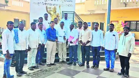 గిరిజన మండలాలను కొత్త జిల్లాలో కలపాలి 