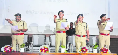 సైబర్‌ మోసాలపై అప్రమత్తం
