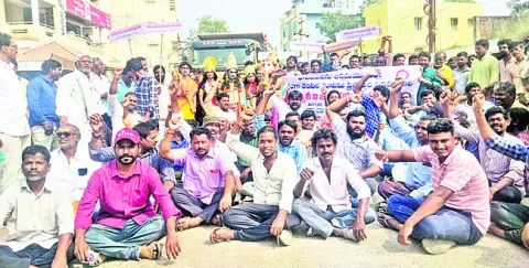 ఆగని ఆందోళనలు