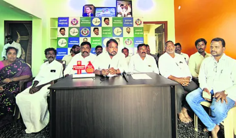 సహజ వనరులు కొల్లగొడితే ఊరుకోం 