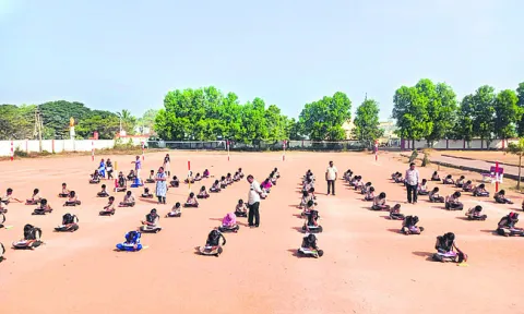 అర్ధాకలితోనే విద్యాభ్యాసం 