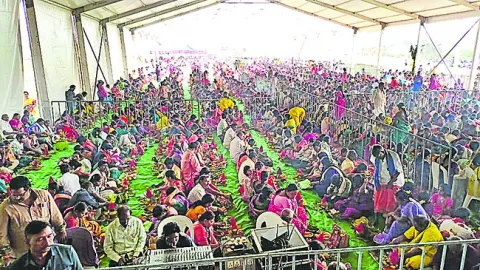 ఆరుగురు వ్రత పురోహితుల సస్పెన్షన్‌ 