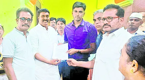 అనుమతులున్నా.. అడ్డుగోడ కట్టేశారు 