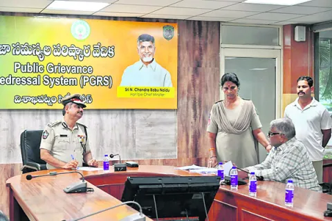 పీజీఆర్‌ఎస్‌కు 120 ఫిర్యాదులు