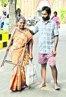 పింఛన్‌ కోసం దివ్యాంగుడి తల్లి ఆవేదన 