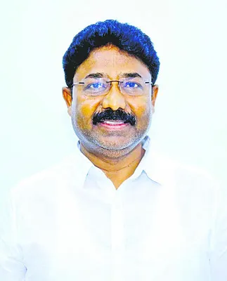 అధికార పార్టీకి కొమ్ముకాస్తున్న అధికారులు 
