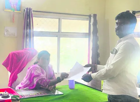 ప్రమాణ స్వీకారం చేయకుండానే  ఉప సర్పంచ్‌ పదవికి రాజీనామా