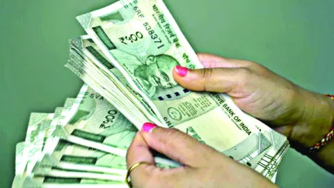 సీనియర్‌ అసిస్టెంట్‌ సస్పెన్షన్‌