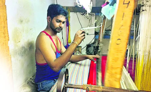 Chandrababu neglected the welfare of the weavers