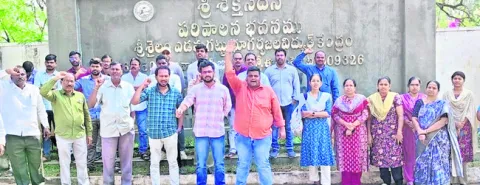 శాంతి యాక్టు, విద్యుత్‌ సవరణ బిల్లుకు నిరసనగా ధర్నా 