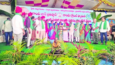 ఆదర్శ రైతు అరుణకు పుడమి పుత్ర అవార్డు
