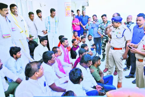 ఫ్లెక్సీల వార్‌..
