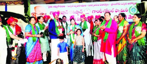‘పుడమి పుత్ర’ అవార్డుతో సత్కారం 