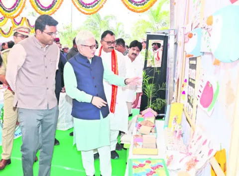 అట్టడుగు వర్గాలకు విద్య, వైద్యం 