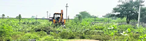 అధికారం అండతో ఆక్రమిస్తే అడ్డుకుంటాం 