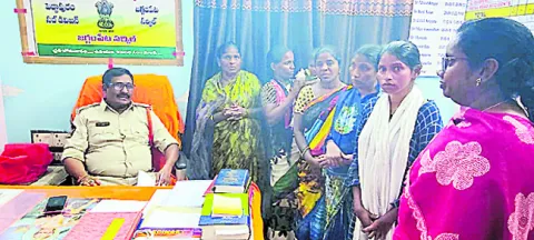 మహిళా దొంగల ముఠా అరెస్టు