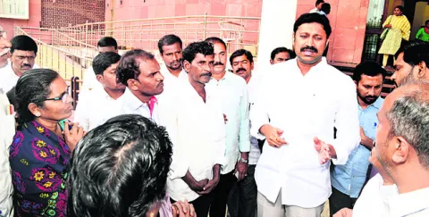 యురేనియం బాధితుల సమస్యలు పరిష్కరించాలి 