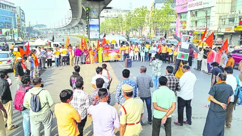 బంగ్లాదేశ్‌లో హిందువులపై దాడులకు నిరసన 