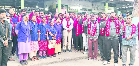 ఆవిర్భావ వేడుకలను బహిష్కరించిన ఏఐటీయూసీ