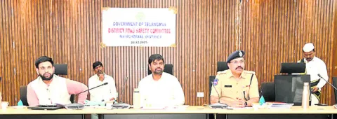 రహదారి నిబంధనలపై అవగాహన కల్పించాలి