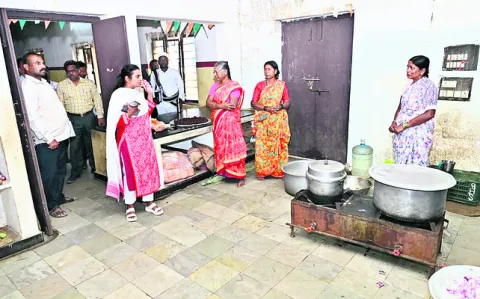 మీ పిల్లలను ఇలాగే చూసుకుంటారా?