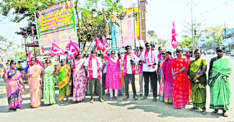 పేదల శ్రమను దోచుకునేందుకే నూతన బిల్లు