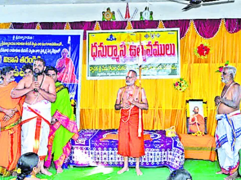 ప్రతిఒక్కరూ దైవచింతన అలవర్చుకోవాలి
