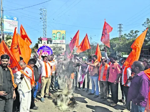 బంగ్లాదేశ్‌ దిష్టిబొమ్మ దహనం