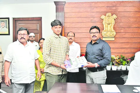 నూరుశాతం ఉత్తీర్ణత సాధించాలి 