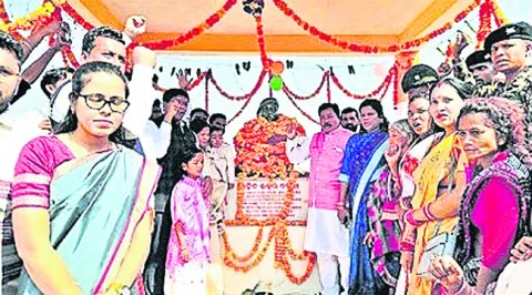 జవాన్‌ ఈశ్వర్‌ తలియ విగ్రహావిష్కరణ