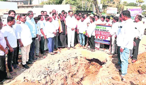 హైదరాబాద్‌ను తలపించేలా అభివృద్ధి 