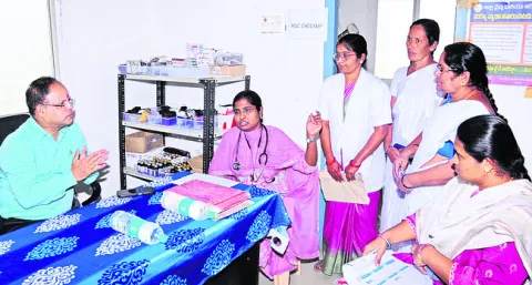 ప్రజలకు సత్వర సేవలు అందించాలి