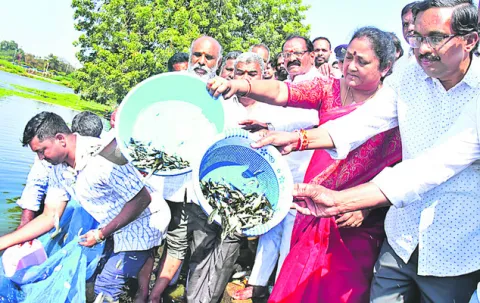 మార్పులకు అనుగుణంగా కులవృత్తులు