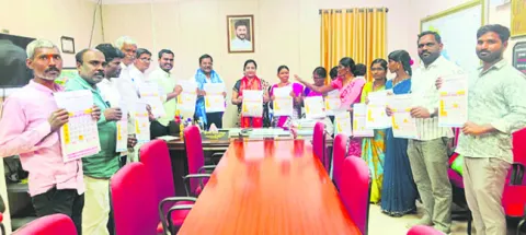 గ్రామైక్య సంఘం సేవలు అభినందనీయం