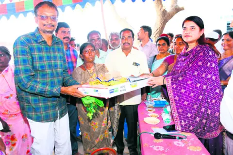 గిరిజనుల జీవన ప్రమాణాలు మెరుగుపరచాలి