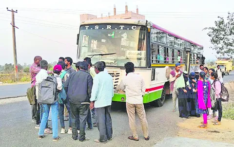 రద్దీ బస్సుల్లో దుండగుల చేతివాటం 