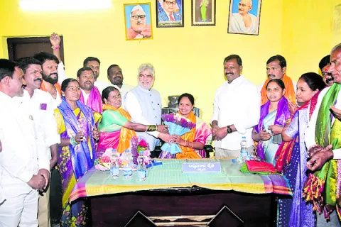 జీపీల అభివృద్ధికి సహకరిస్తా 